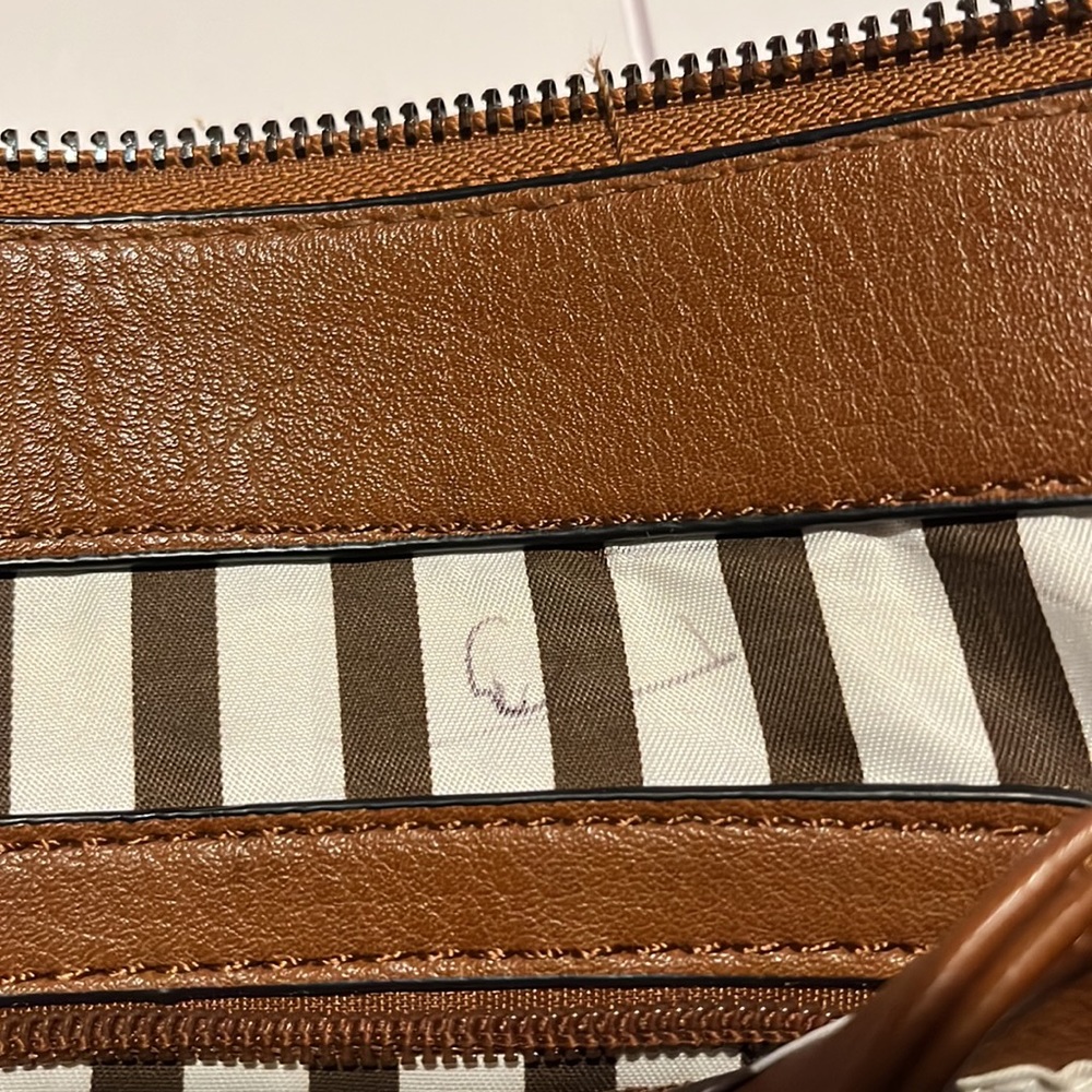 LA DIVA Suede & Leather Crossbody Bag - Picture 7 of 14